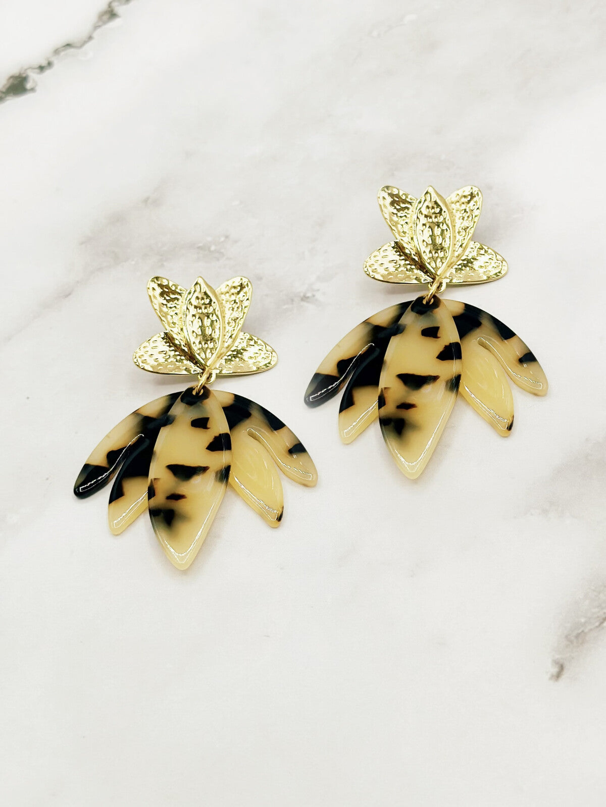 Boucles d’oreilles leo beige FEUILLE